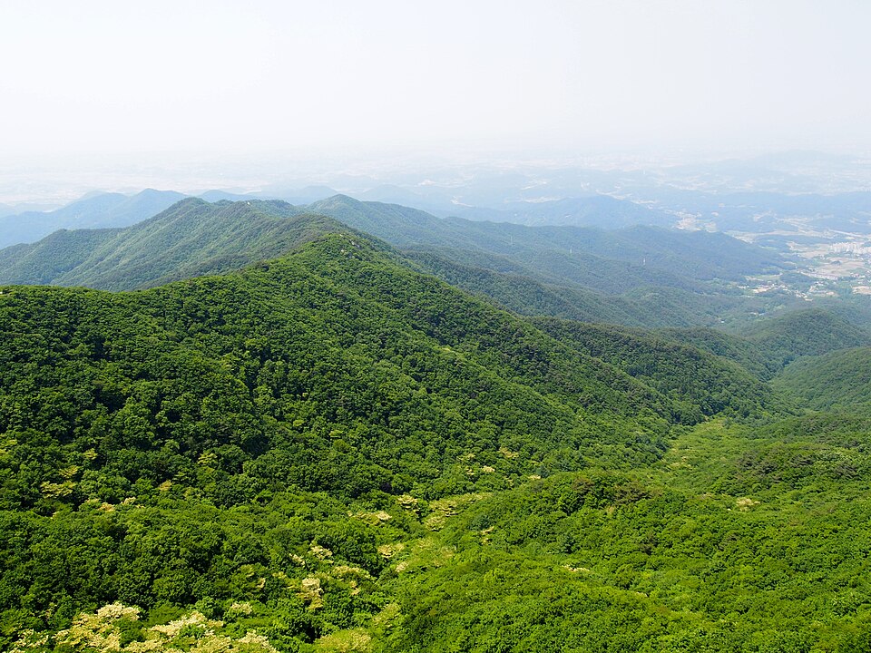 겹겹이 이어진 모악산 능선